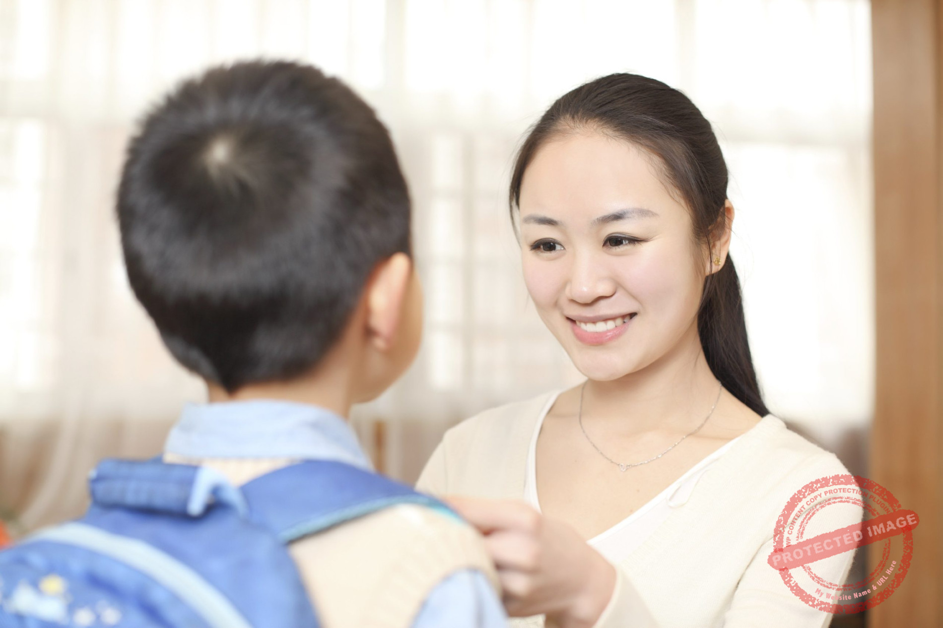 Phụ huynh chuẩn bị cho bé vào năm học mới