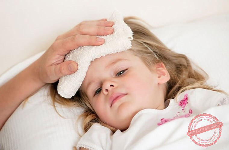 Bỏ túi kinh nghiệm hạ sốt an toàn cho trẻ không cần dùng đến thuốc